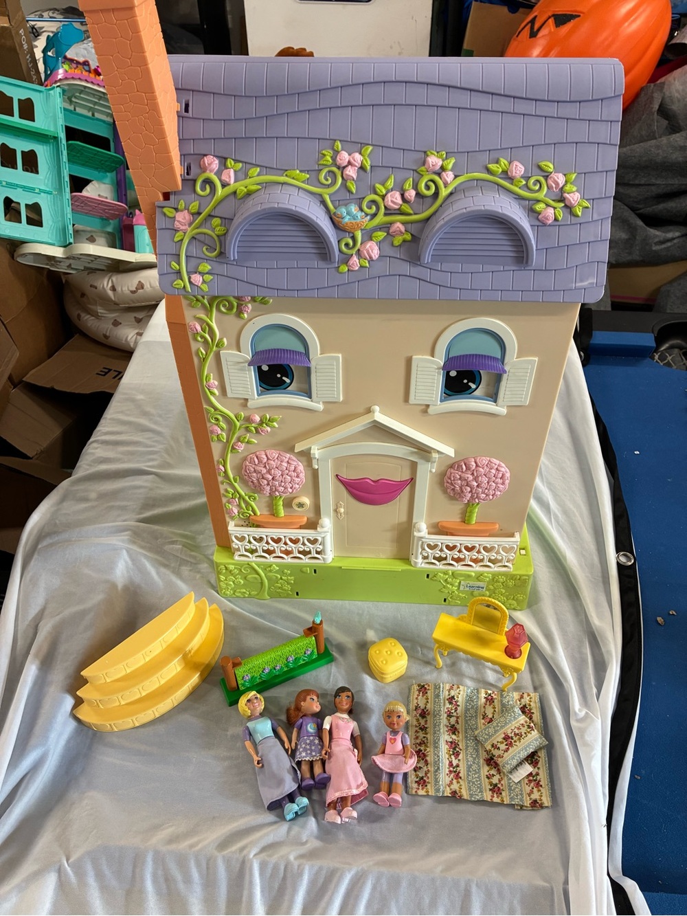 Vintage Learning Curve Mrs. Goodbee Interactive Talking Doll House tested works